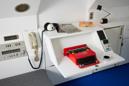 紐約 MoMA 展出的 A1305 膠囊單元內部細節，© MoMA