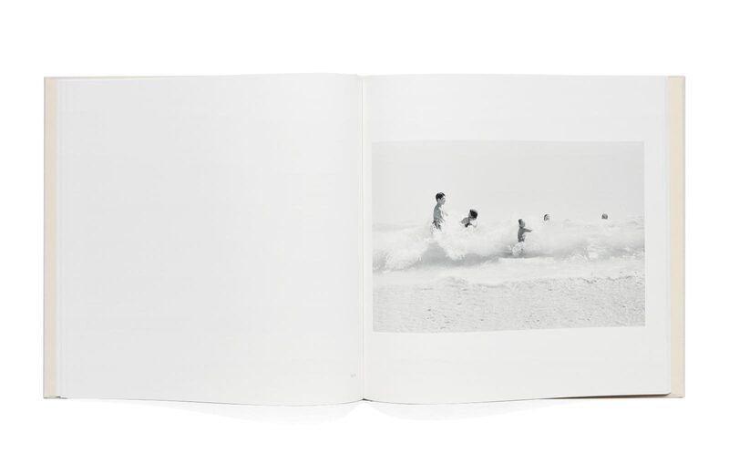 Waikiki - Henry Wessel | moom bookshop - 藝術書籍與雜誌