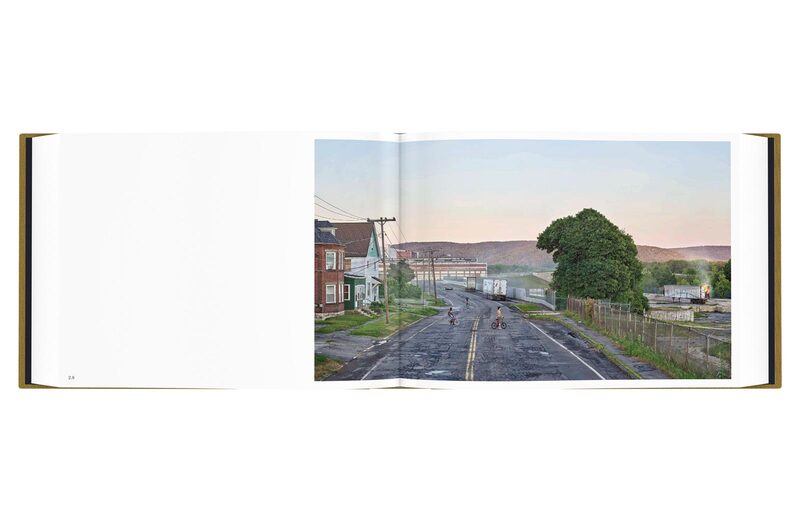 Gregory Crewdson: Alone Street - Gregory Crewdson | moom bookshop