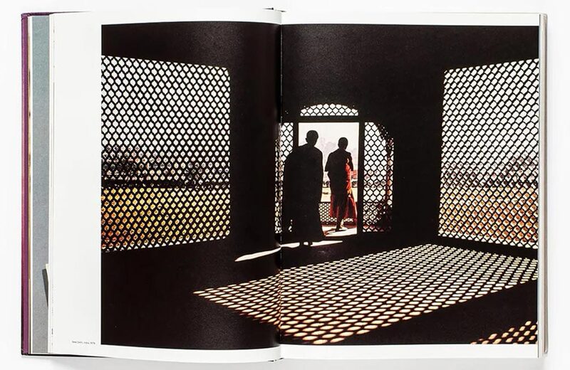 スティーブ・マッカリー A Life in Pictures (洋書) Steve McCurry: A Life in Pictures - Steve McCurry | moom bookshop