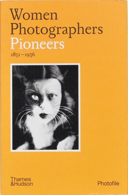 Women Photographers: Pioneers (9780500411155)