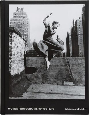 Women Photographers 1900 – 1975: A Legacy of Light (9783775761369)
