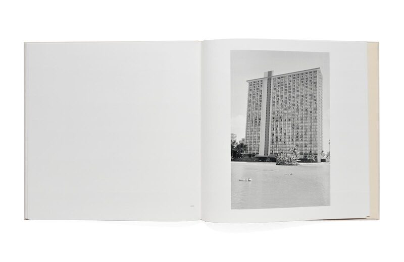 Waikiki - Henry Wessel | moom bookshop - 藝術書籍與雜誌