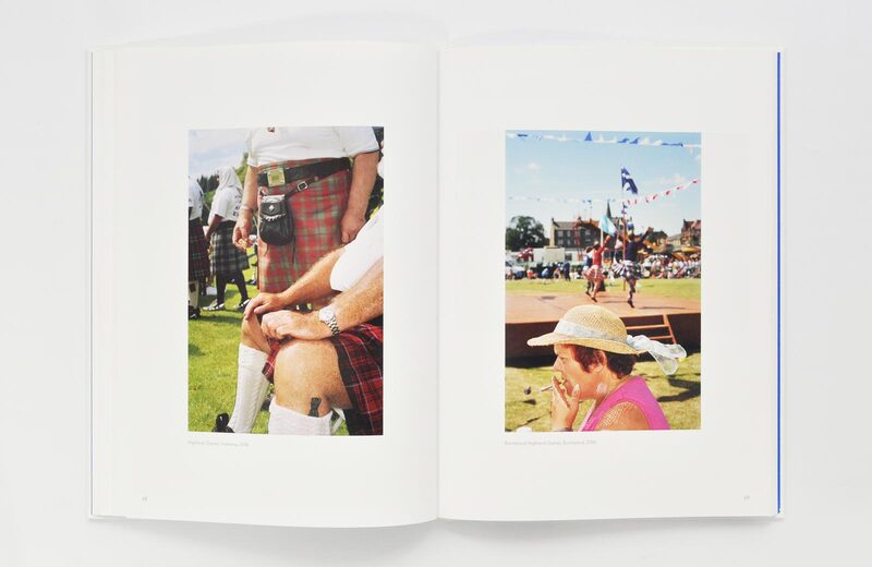アート・デザイン・音楽 MARTIN PARR THINK OF SCOTLAND Martin Parr Foundation – World (The Price of Love) (SIGNED)