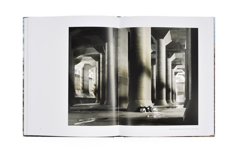 Past Forward - Vincent Fournier | moom bookshop - 攝影書與雜誌