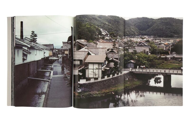 On Display - 池本喜巳| moom bookshop - 攝影書與雜誌