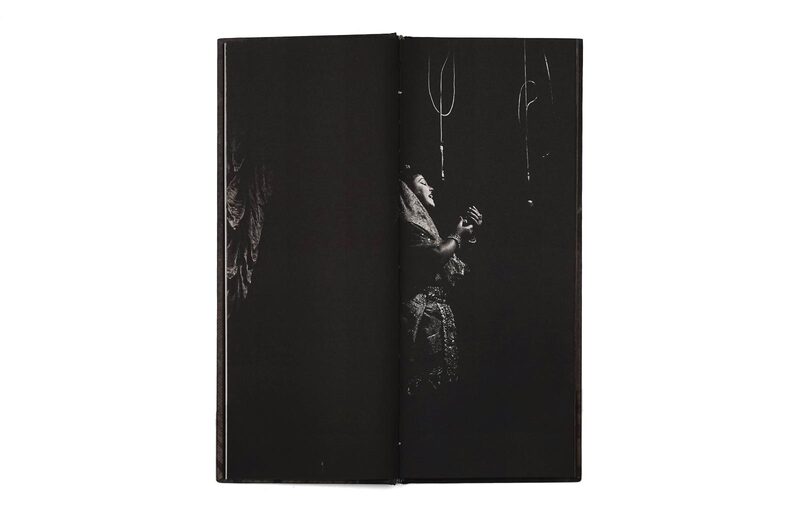 Let's Sing an old Song - Soumya Sankar Bose | moom bookshop - art
