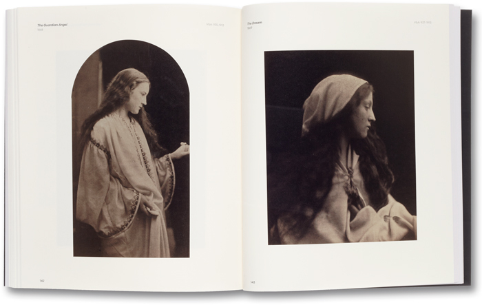 Julia Margaret Cameron: Photographs to electrify you with delight and  startle the world - Julia Margaret Cameron、Marta Weiss | moom bookshop -  攝影書與雜誌