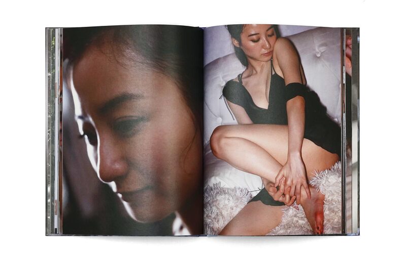 高田里穂写真集『素描』 - 沢渡朔| moom bookshop - 藝術書籍與雜誌