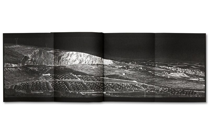 The Castle - Richard Mosse | moom bookshop - 藝術書籍與雜誌